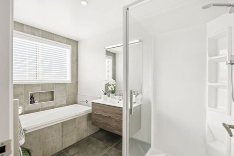 Photo of property in 1 Kaurinui Crescent, One Tree Point, 0118