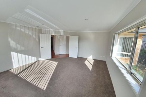Photo of property in 7 Cooladerry Place, Rosehill, Papakura, 2113