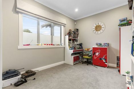 Photo of property in 104 Foster Road, Kumeu, 0891