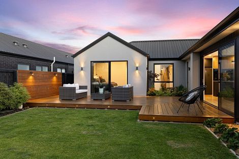 Photo of property in 8 Kirkland Crescent, Harewood, Christchurch, 8051