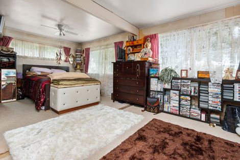 Photo of property in 10 Kaumatua Place, Te Atatu Peninsula, Auckland, 0610