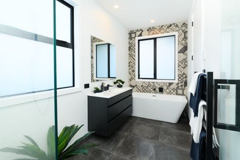 Photo of property in 2 Waimarama Court, Roslyn, Palmerston North, 4414