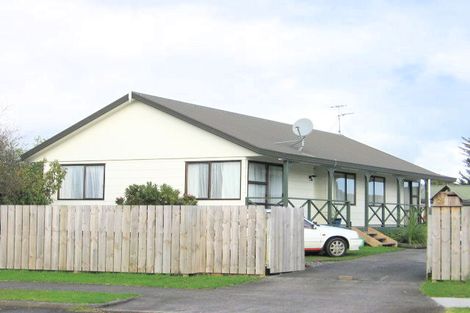 Photo of property in 25 Gosford Drive, Botany Downs, Auckland, 2010