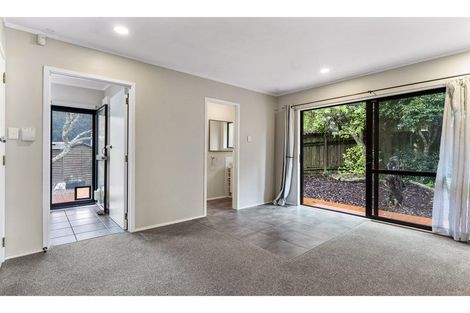 Photo of property in 19 Palmetto Place, Goodwood Heights, Auckland, 2105