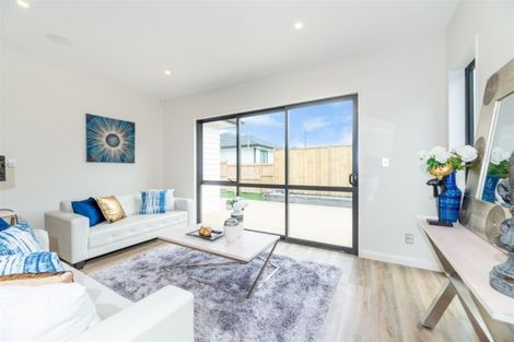 Photo of property in 11 Reserva Crescent, Kumeu, 0810