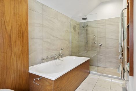 Photo of property in 11 Kinross Street, Kelburn, Wellington, 6012