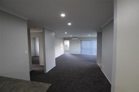 Photo of property in 2 Ettrick Lane, Papakura, 2110