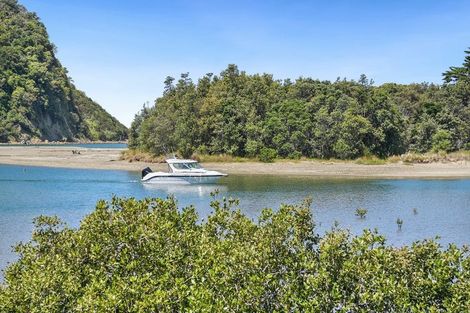 Photo of property in 91 Weranui Road, Waiwera, Orewa, 0994