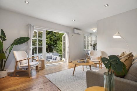 Photo of property in 15 Range View Road, Mount Albert, Auckland, 1025