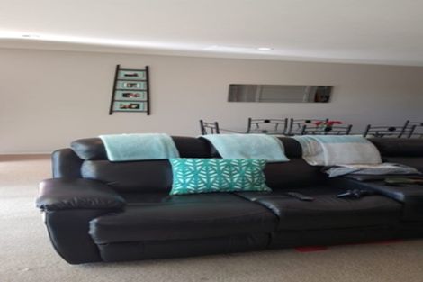 Photo of property in 9e Clearwater Cove, West Harbour, Auckland, 0618