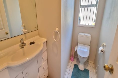 Photo of property in 2/14 Becroft Drive, Forrest Hill, Auckland, 0620