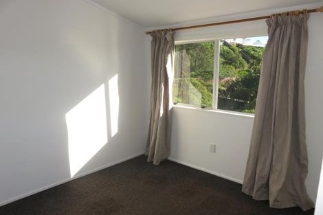 Photo of property in 5b Sunhaven Drive, Newlands, Wellington, 6037