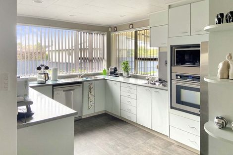 Photo of property in 9 Totara Park Road, Clouston Park, Upper Hutt, 5018