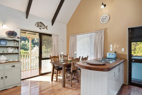 Photo of property in 17 Garden Terrace, Picton, 7220