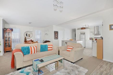 Photo of property in 12 Ocean View Rise, Ruakaka, 0116