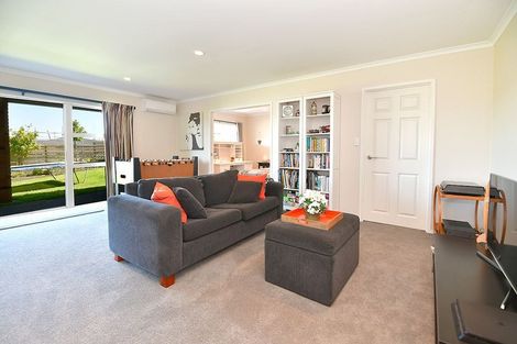 Photo of property in 100 Whangaparaoa Road, Red Beach, 0932