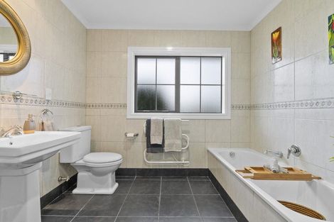 Photo of property in 1 Beverage Place, Rosehill, Papakura, 2113