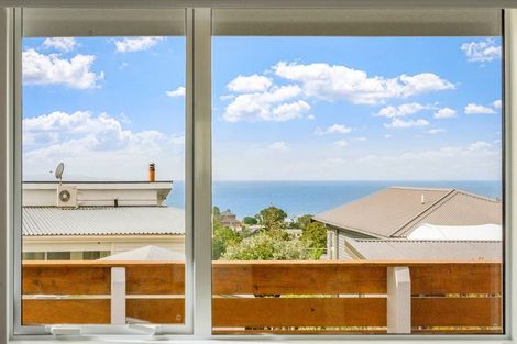Photo of property in 6a D'oyly Drive, Stanmore Bay, Whangaparaoa, 0932