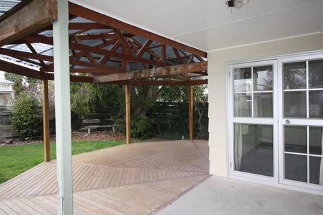Photo of property in 27 Dunk Place, Milson, Palmerston North, 4414
