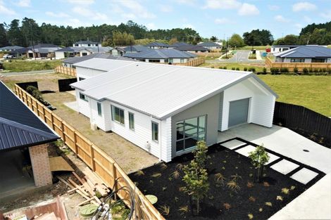 Photo of property in 39 Lumbarda Drive, Kumeu, 0810