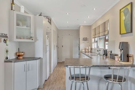 Photo of property in 34 John F Kennedy Drive, Milson, Palmerston North, 4414