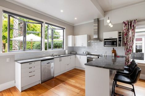 Photo of property in 13 Saint Winifreds Avenue, Hamilton East, Hamilton, 3216