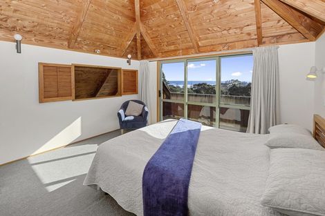 Photo of property in 15 Domain Crescent, Muriwai, Waimauku, 0881