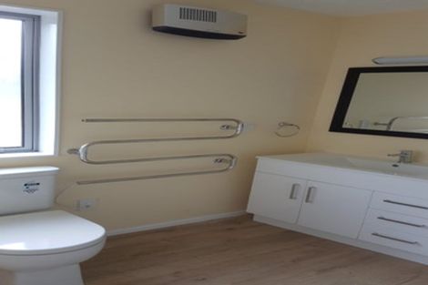 Photo of property in 37 Parkvale Road, Karori, Wellington, 6012