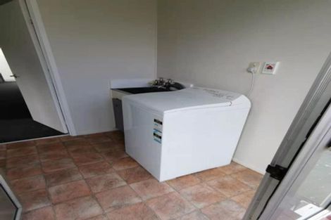 Photo of property in 2/17 Frobisher Way, Clendon Park, Auckland, 2103