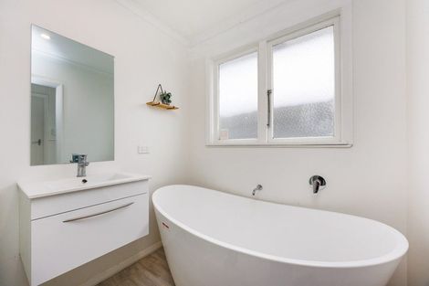 Photo of property in 6 Esk Street, Roslyn, Palmerston North, 4414