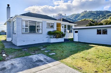 Photo of property in 15 Wright Street, Wainuiomata, Lower Hutt, 5014