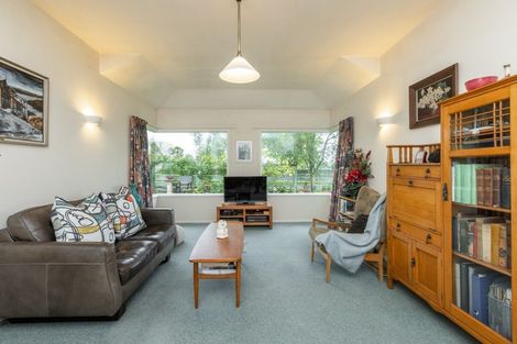 Photo of property in 12 Fairview Place, Havelock North, 4130