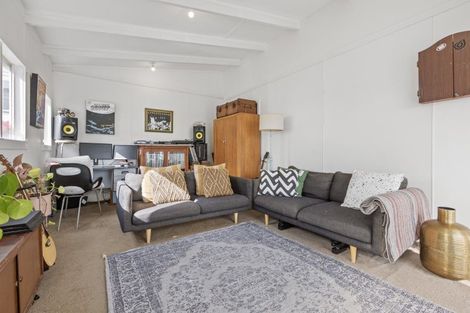 Photo of property in 54 Belt Road, New Plymouth, 4310