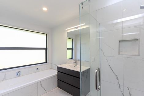 Photo of property in 5 Mackillop Way, Brooklands, New Plymouth, 4310