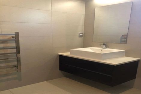 Photo of property in 16 Mural Place, Greenhithe, Auckland, 0632