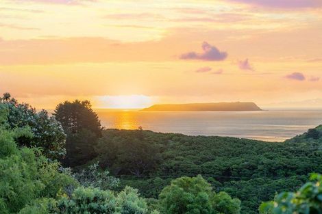 Photo of property in 104 Airlie Road, Plimmerton, Porirua, 5026