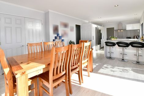 Photo of property in 144 Red Beach Road, Red Beach, 0932