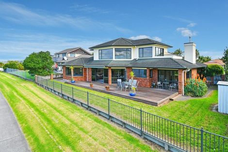 Photo of property in 16 Crannich Place, Wattle Downs, Auckland, 2103