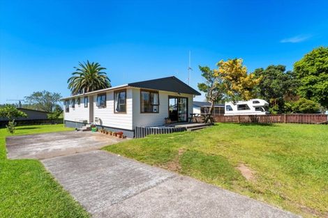 Photo of property in 19 Ben Keys Street, Te Puke, 3119