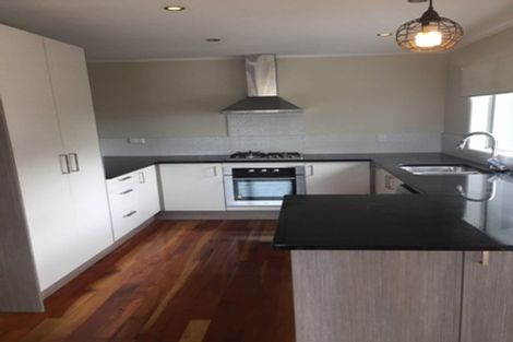 Photo of property in 26 Tawhana Crescent, Red Beach, 0932