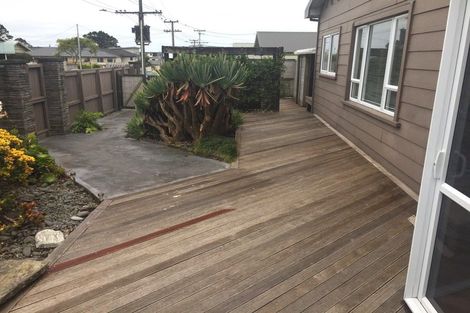 Photo of property in 25 Belt Road, Moturoa, New Plymouth, 4310