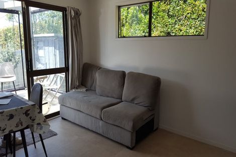 Photo of property in 31 Gladstone Road, Northcote, Auckland, 0627