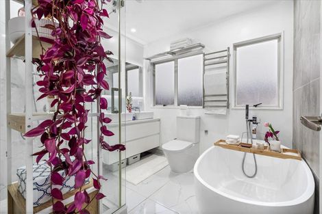 Photo of property in 70 Harmel Road, Glendene, Auckland, 0602