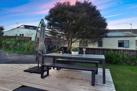 Photo of property in 86 Rosewarne Crescent, Glendene, Auckland, 0602