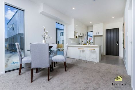 Photo of property in 1/21 Lowtherhurst Road, Massey, Auckland, 0614