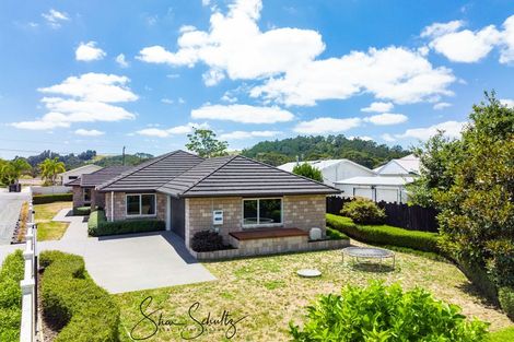 Photo of property in 18 Pahi Road, Paparoa, 0571