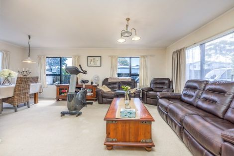 Photo of property in 9 Crail Court, Totara Heights, Auckland, 2105