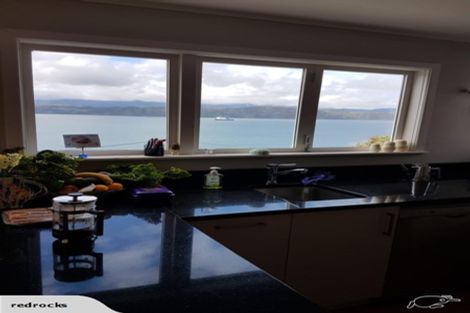 Photo of property in 42 Fortification Road, Karaka Bays, Wellington, 6022