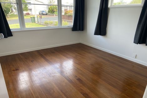 Photo of property in 12 Kokiri Street, Te Atatu South, Auckland, 0610