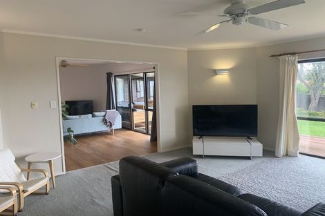Photo of property in 22 Matisse Drive, West Harbour, Auckland, 0618